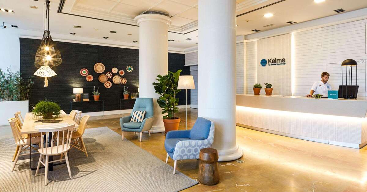 Een foto van het interieur van Sercotel Kalma Sitges