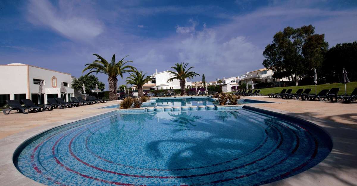Een foto van het zwembad bij Vila Gale Collection Praia