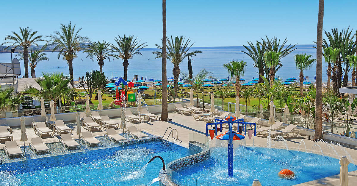 Ein Foto vom Pool im Hotel Nelia Beach