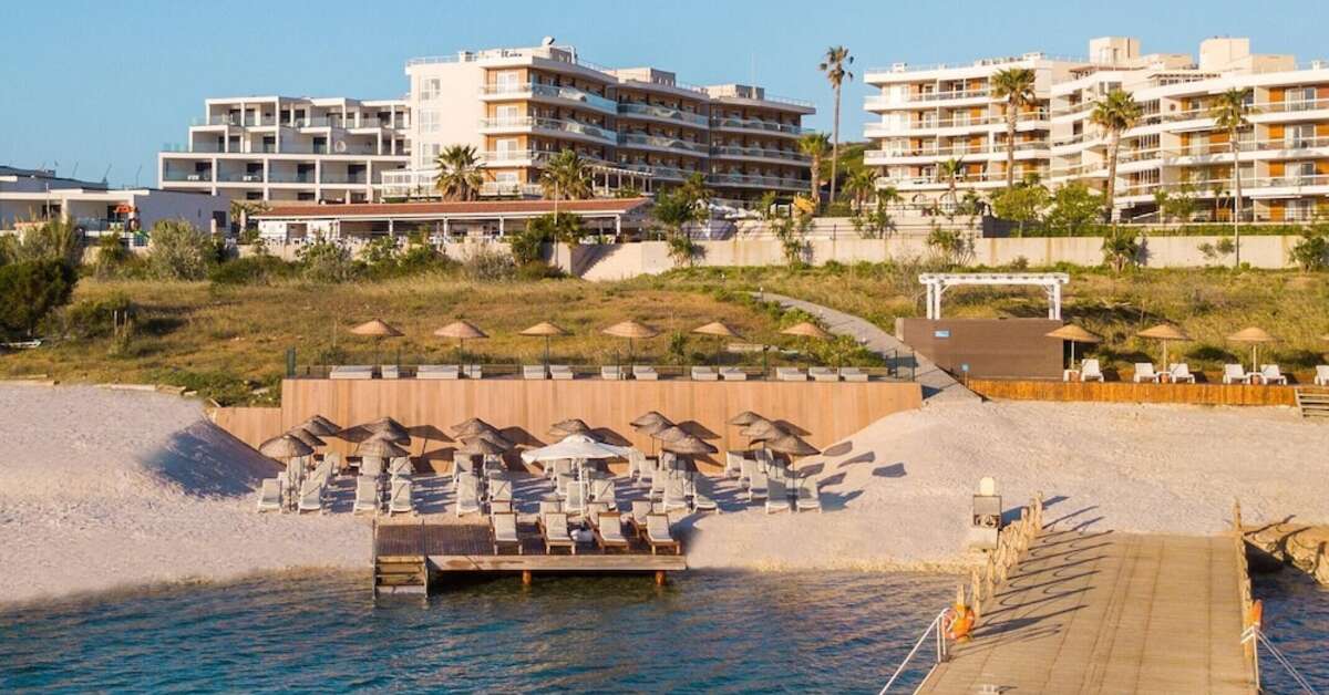 Een foto van de buitenkant van La Quinta By Wyndham Çeşme