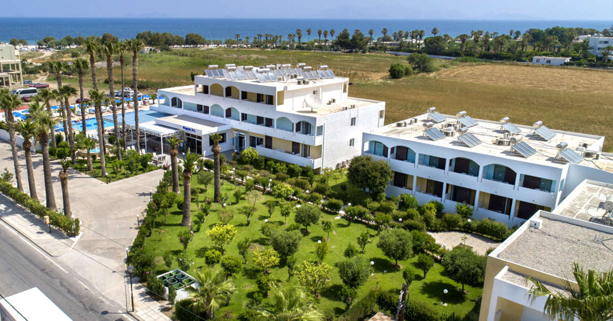 Een foto van de buitenkant van Hotel Tropical Sol