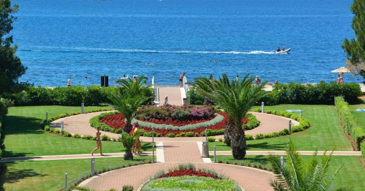 Een foto van het terras bij Hotel Materada Plava Laguna