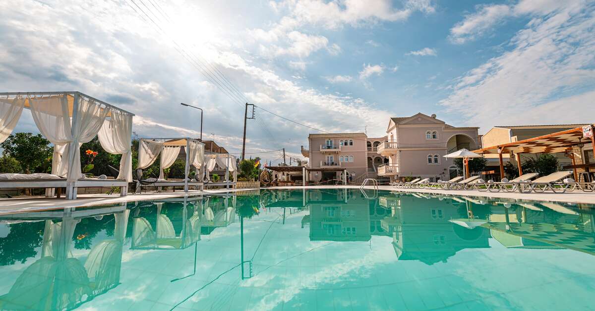 Een foto van het zwembad bij Ekati Mare Boutique Resort