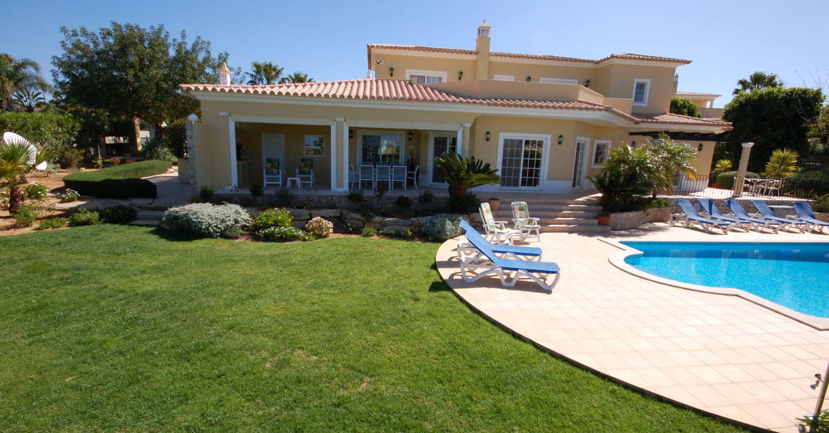 Een foto van het zwembad bij Villas Carvoeiro Club