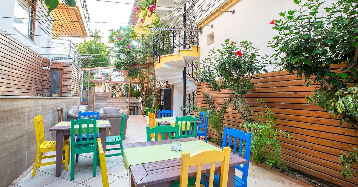 Een foto van het terras bij Villa Sonata
