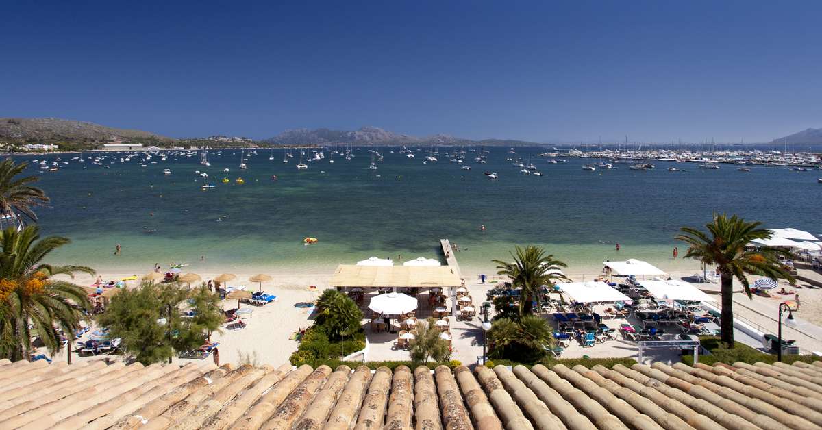 Ein Foto vom Strand beim Sis Pins Hotel