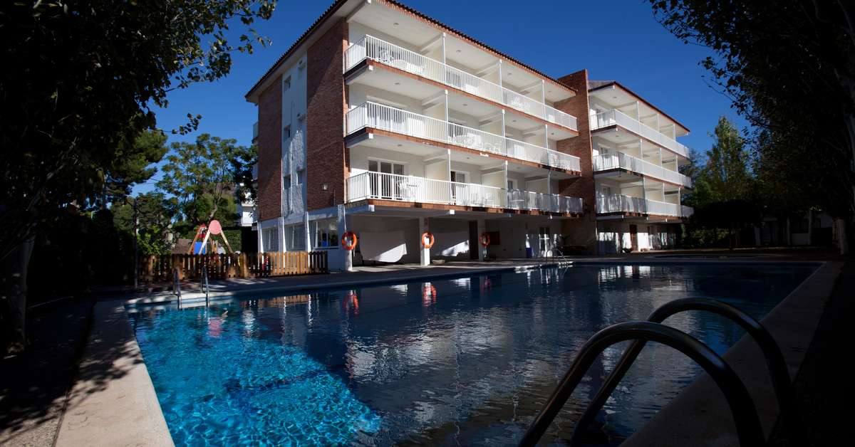 Een foto van de buitenkant van Sunway Amapola Appartementen