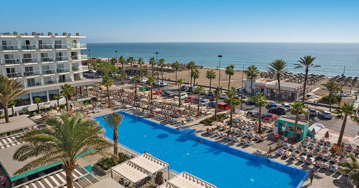 Een foto van het zwembad bij Riu Costa del Sol