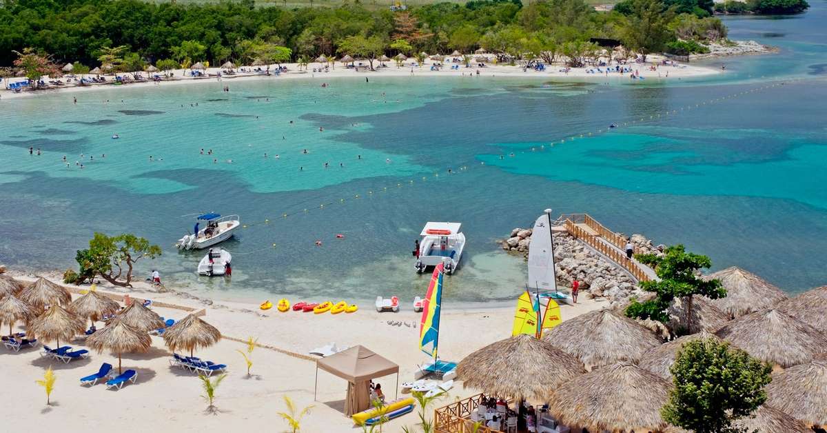 Een foto van het strand bij Grand Bahia Principe Jamaica