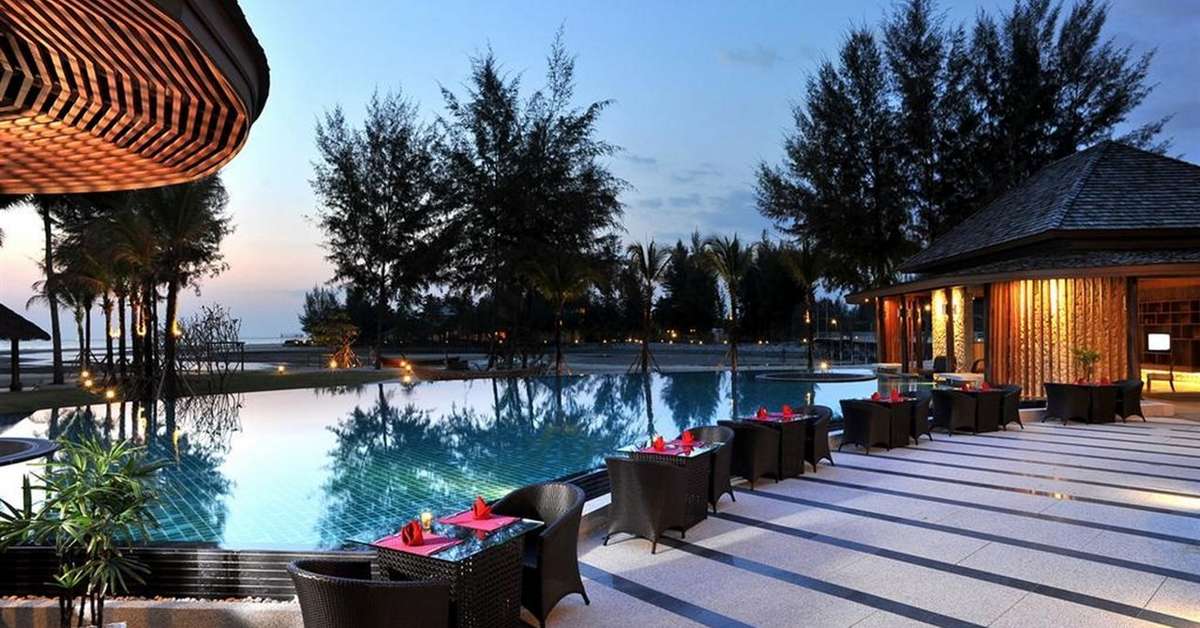 Een foto van het zwembad bij Apsara Beachfront Resort & Villa