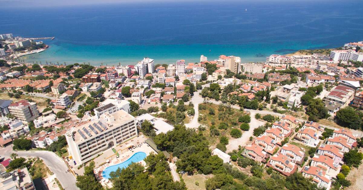 Ein Foto vom Pool im Tuntas Family Suites Kusadasi