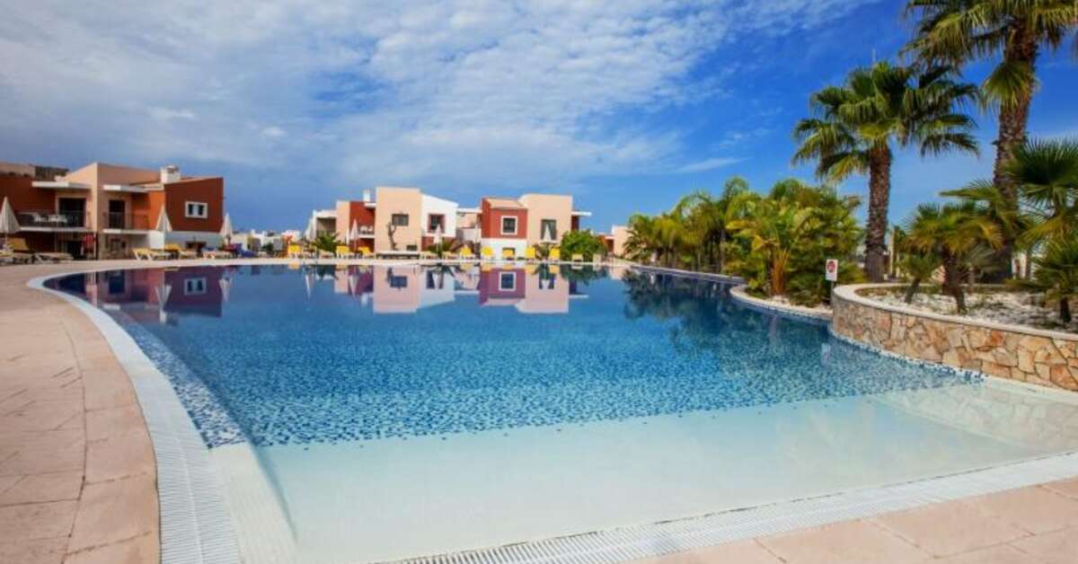 Een foto van het zwembad bij Aparthotel Vitor's Village