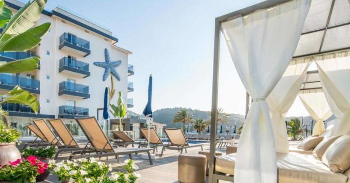 Een foto van de buitenkant van Hotel Eden Soller