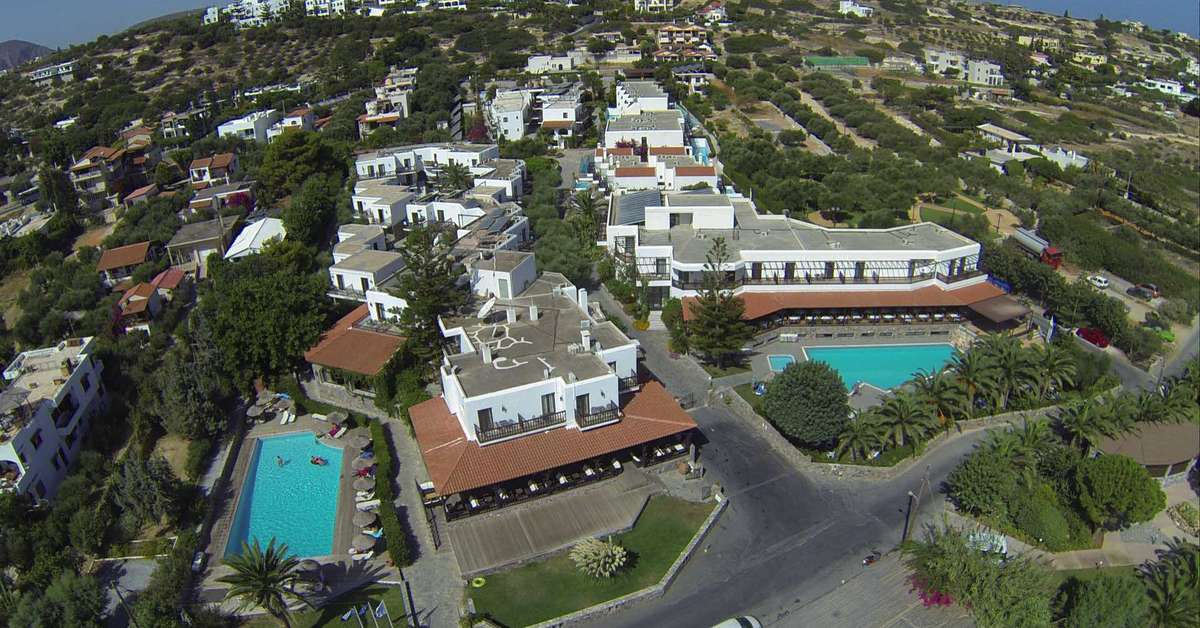 Een foto van het zwembad bij Hersonissos Maris