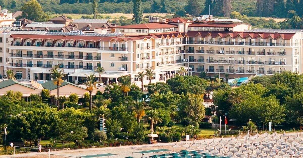 Een foto van de buitenkant van L'Oceanica Beach Resort