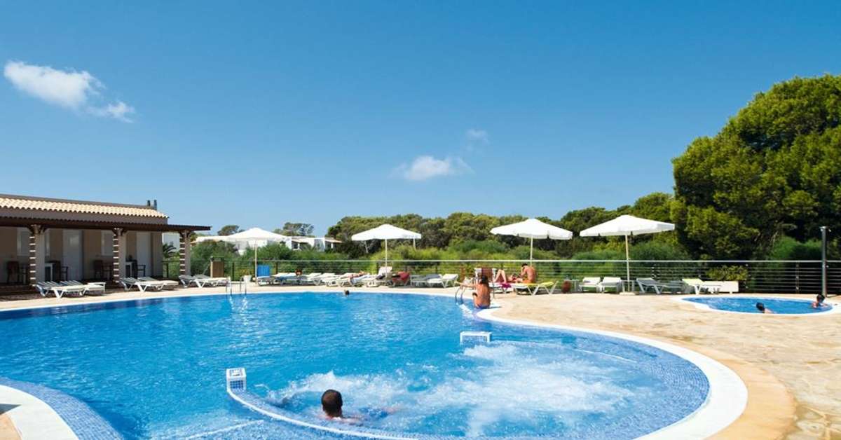 Ein Foto vom Pool im Hotel Tahiti