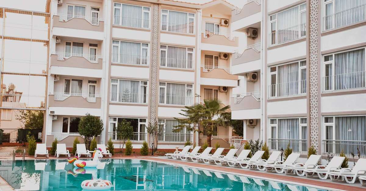 Een foto van het zwembad bij New Garden Luna Side Aparthotel