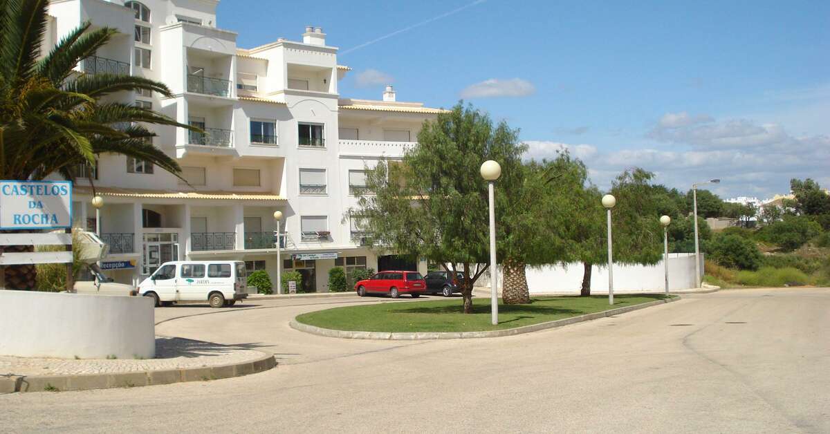 Een foto van de buitenkant van Castelos Da Rocha Appartementen