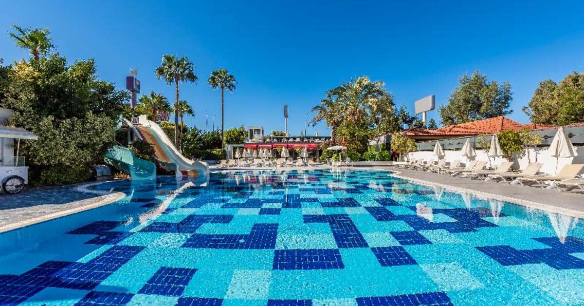 Een foto van het zwembad bij White City Beach Hotel