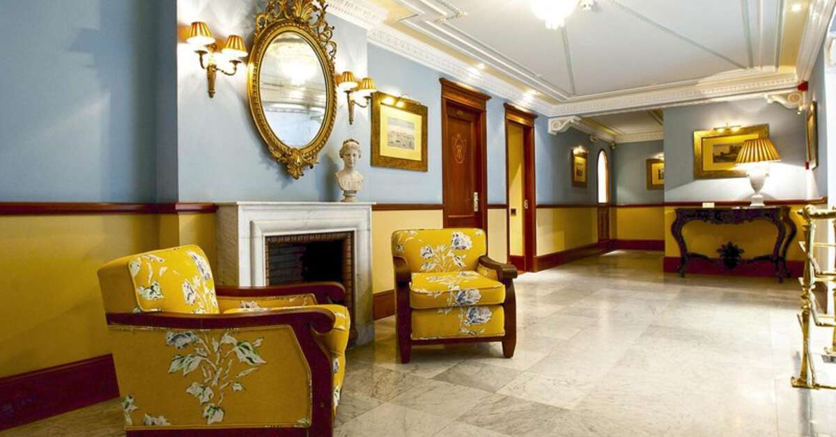 Een foto van het interieur van Hotel Inglaterra