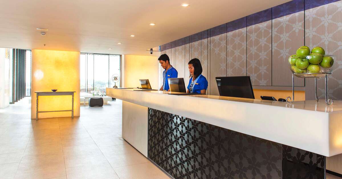 Een foto van het interieur van Eastin Yama Hotel Phuket