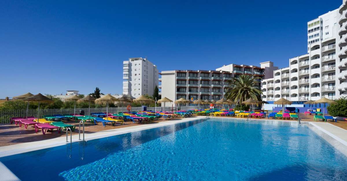 Een foto van het zwembad bij MedPlaya Hotel Bali