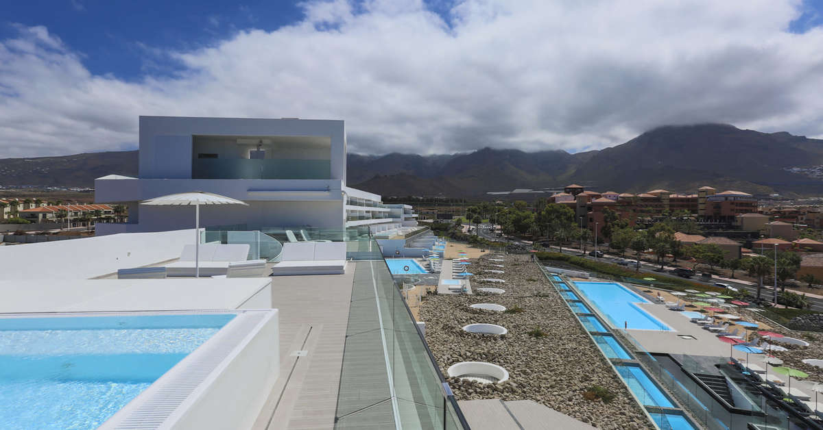 Een foto van de buitenkant van Baobab Suites