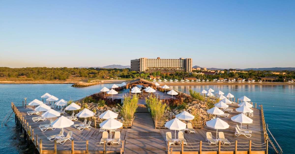 Een foto van het terras bij Concorde Luxury Resort