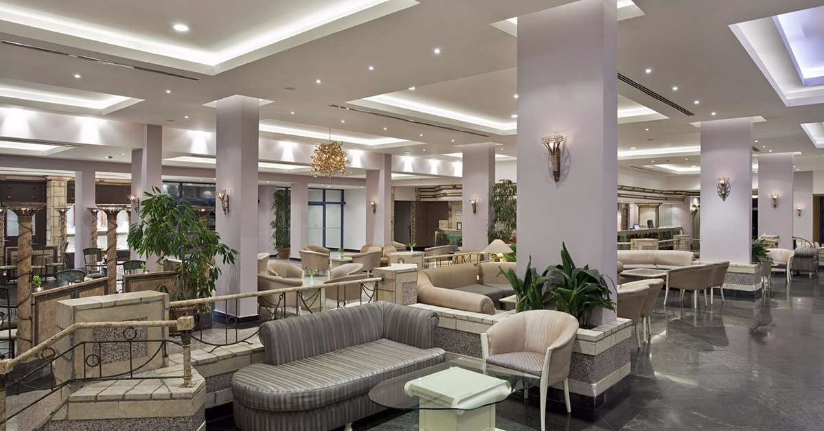 Een foto van het interieur van Sunrise Resort Hotel