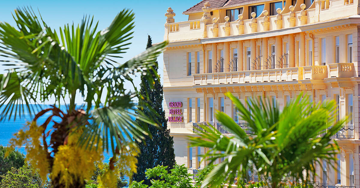 Een foto van de buitenkant van Hotel Palace Bellevue