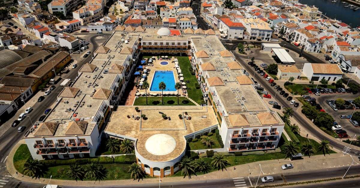 Een foto van het zwembad bij Vila Gale Tavira