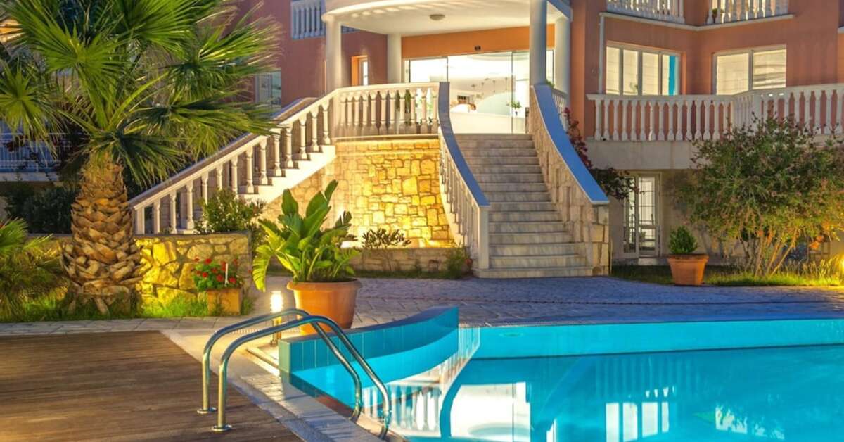 Een foto van het zwembad bij Belvedere Luxury Suites