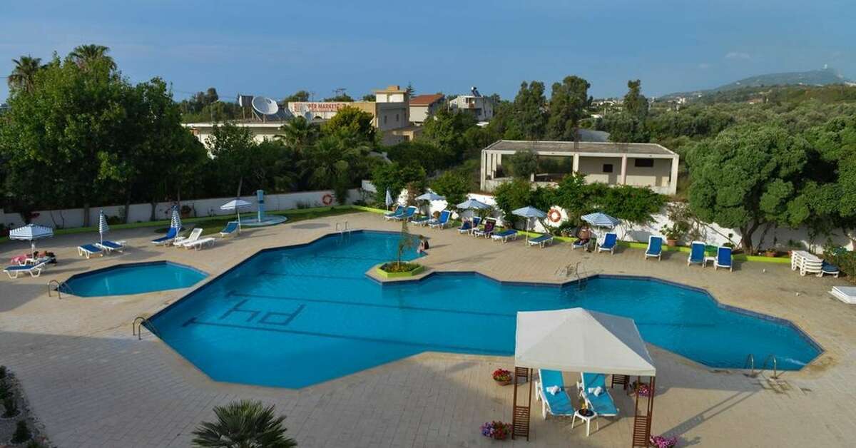 Een foto van het zwembad bij Happy Days Hotel Tholos