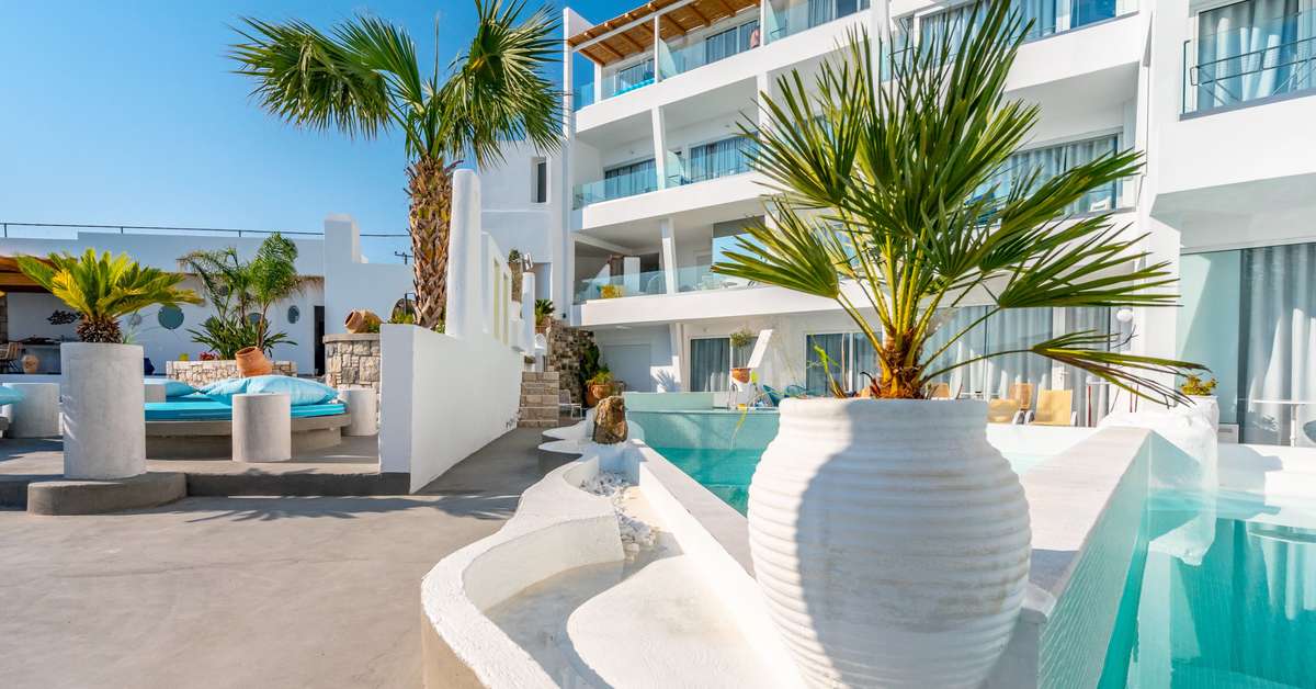 Een foto van het zwembad bij Kouros Home