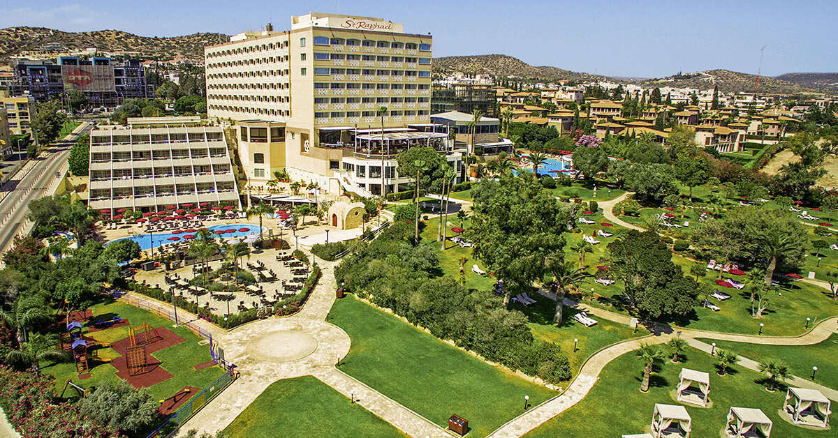 Een foto van St. Raphael Resort
