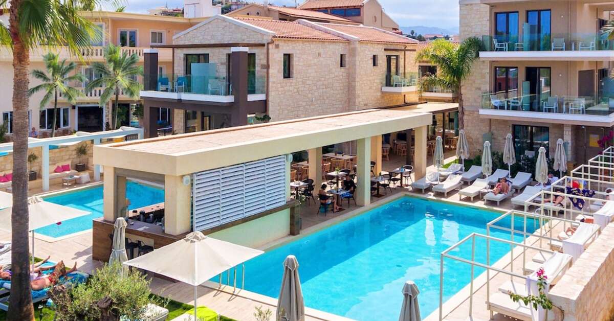 Ein Foto vom Pool im Airis Boutique & Suites