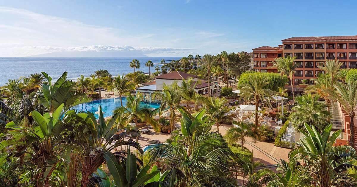 Een foto van het terras bij H10 Costa Adeje Palace