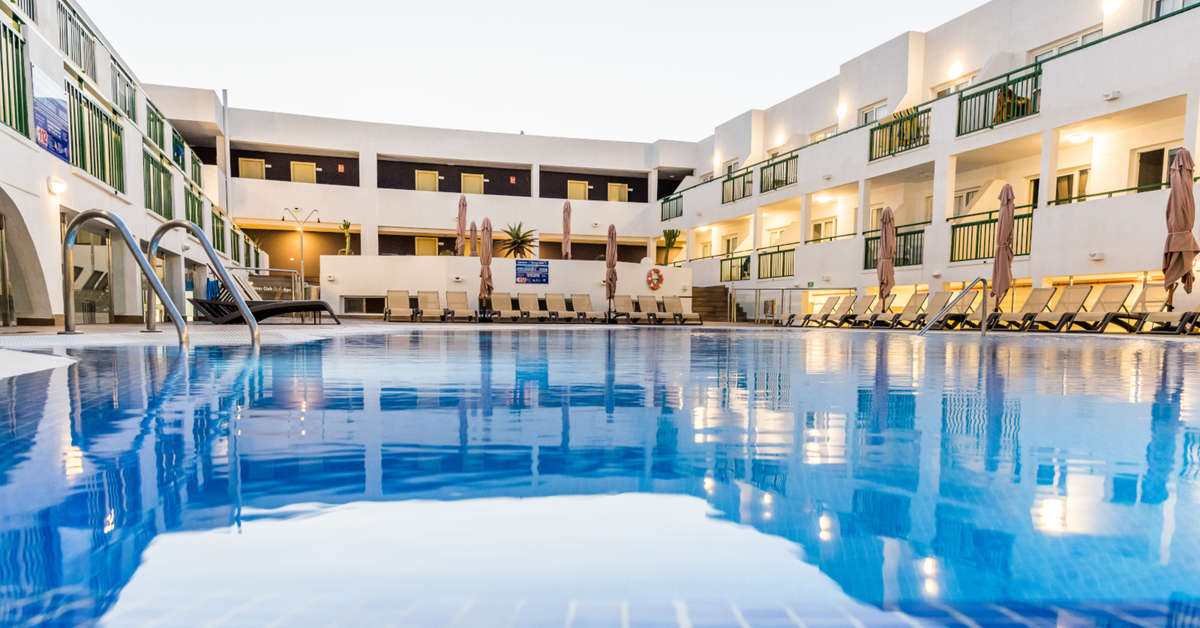 Een foto van het terras bij Appartementen Dunas Club