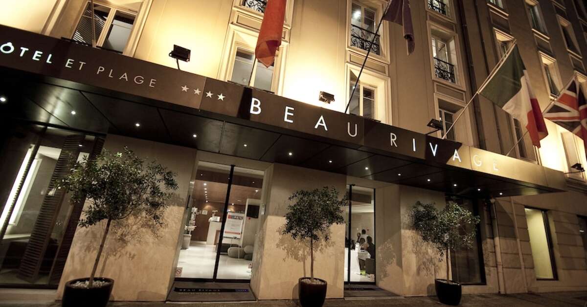 Een foto van de buitenkant van Hotel Beau Rivage