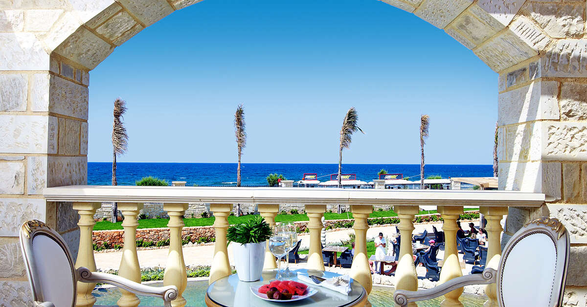 Een foto van het terras bij Mitsis Laguna Resort & Spa