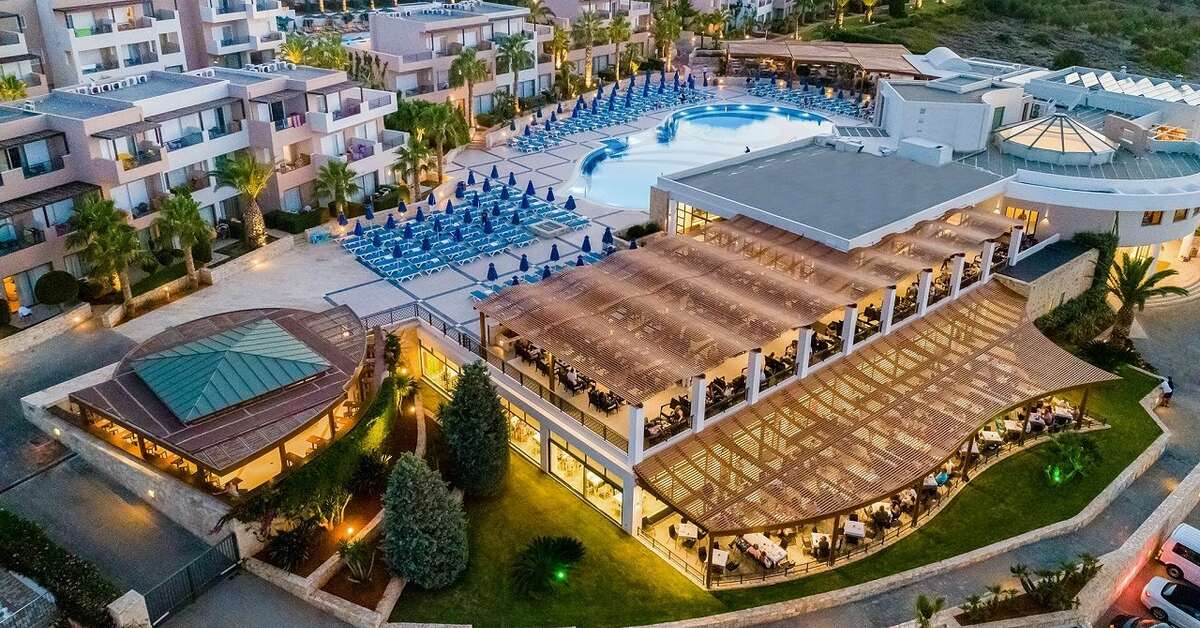 Een foto van het zwembad bij Grand Hotel Holiday Resort