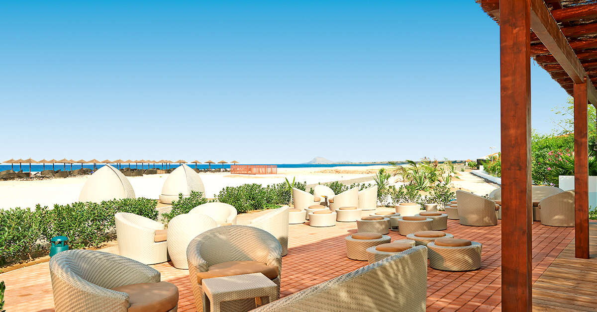 Een foto van het terras bij Melia Dunas Beach Resort & Spa