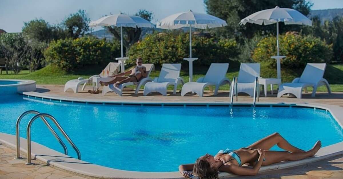 Een foto van het zwembad bij Lu' Hotel Carbonia