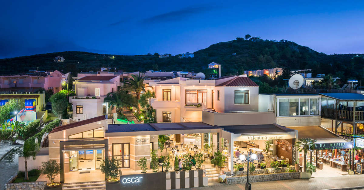 Een foto van de buitenkant van Oscar Village & Suites