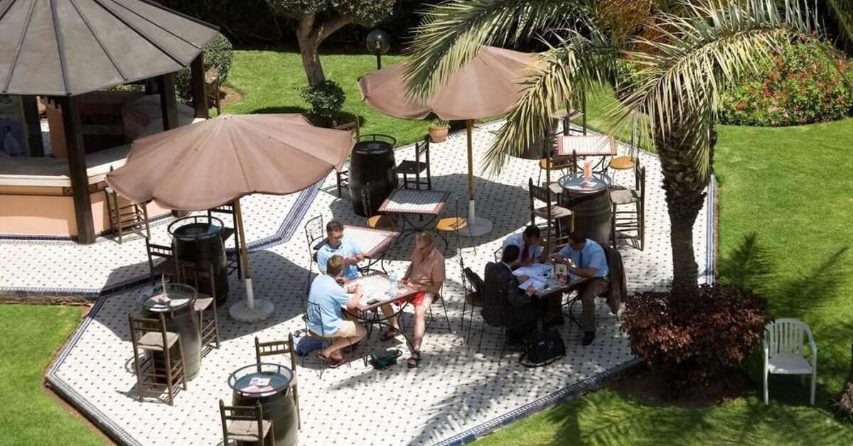 Een foto van het terras bij Ibis Marrakech Centre Gare