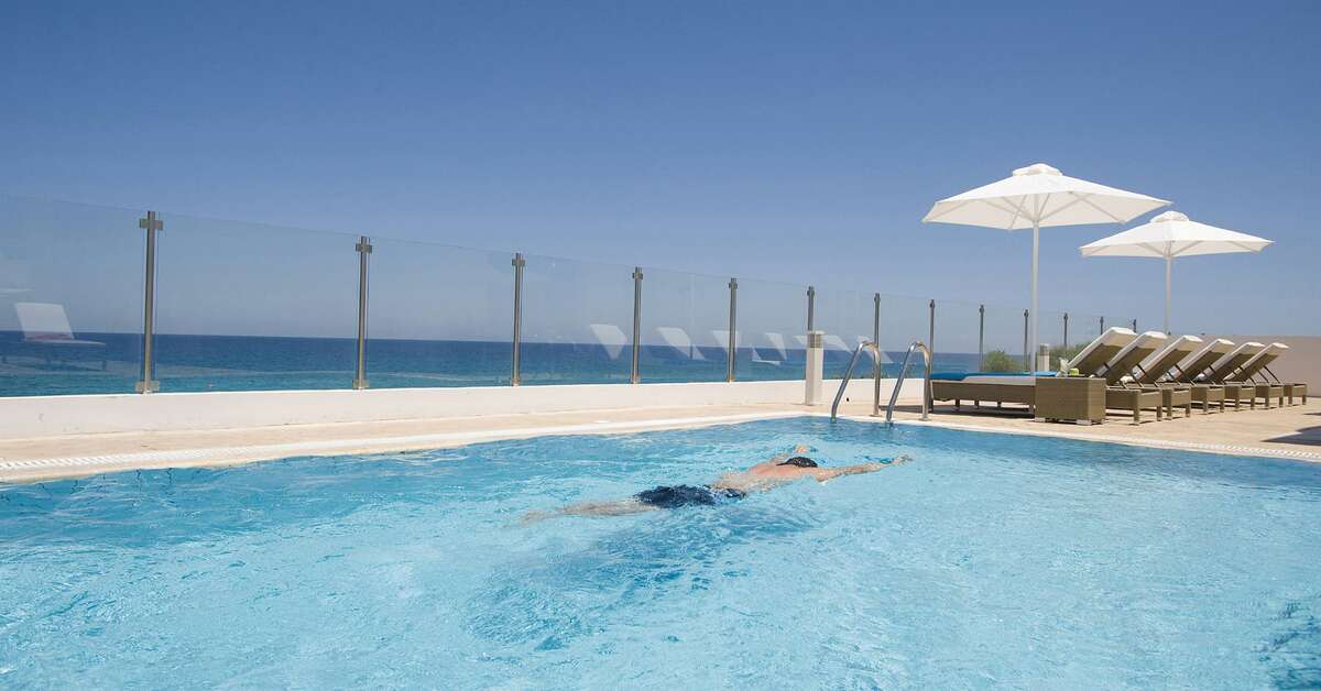 Een foto van het zwembad bij Louis Althea Kalamies Luxury Villas