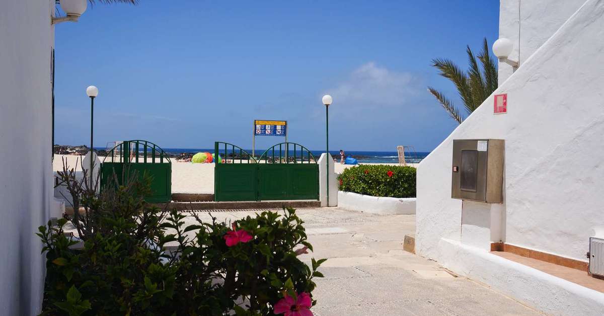 Een foto van de buitenkant van Cotillo Lagos