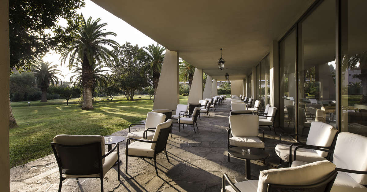 Een foto van het terras bij Kassandra Palace Hotel & Spa