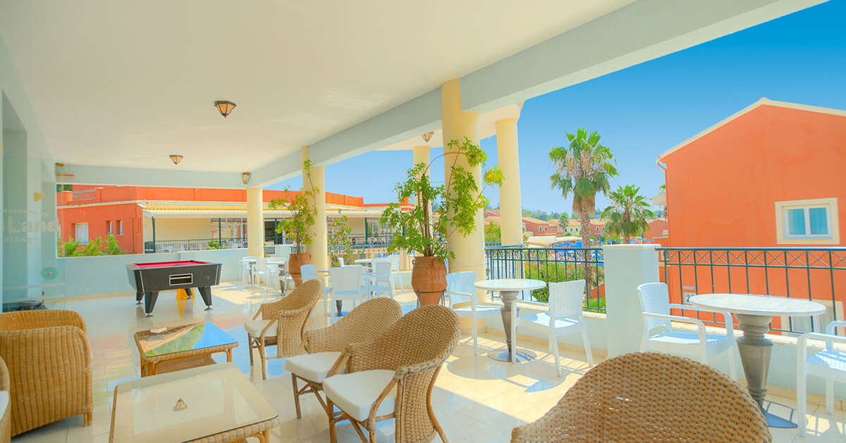 Een foto van het terras bij Aqualand Resort