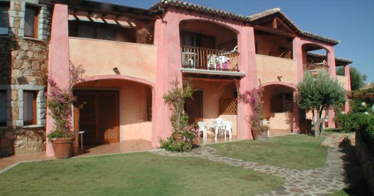 Een foto van de buitenkant van Baia Caddinas Resort & Spa